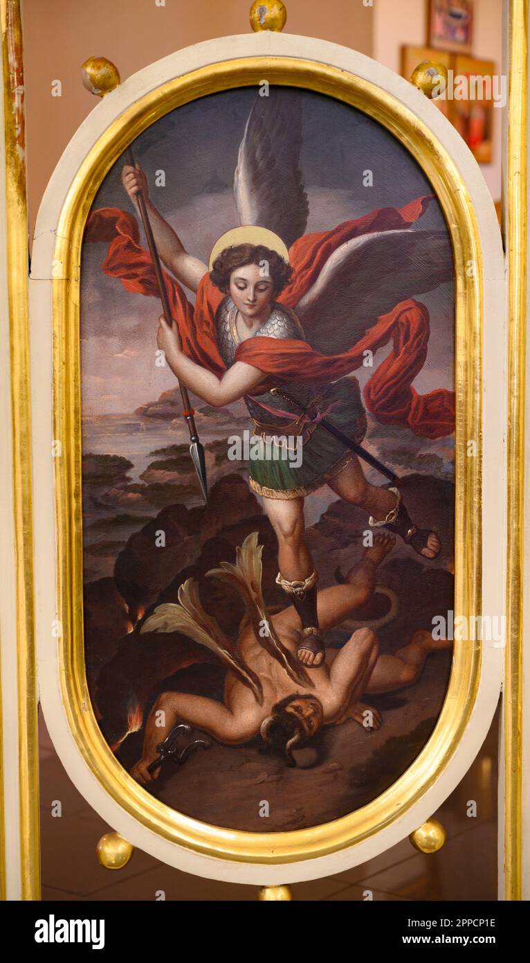 Un'icona di San Michele Arcangelo che sconfigge il Diavolo. Chiesa greco-cattolica della Dormizione della madre di Dio a Čemerné, Slovacchia. Foto Stock