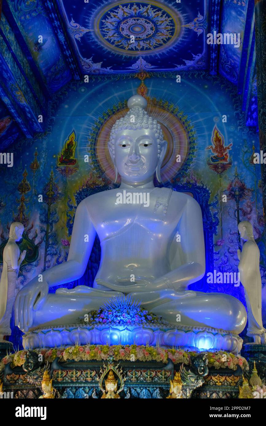 Tempio Blu Wat Rong Suea Ten, bellissimo tempio nella provincia di Chiang Rai Foto Stock