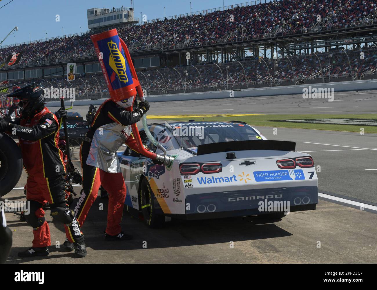 TALLADEGA, AL - APRIL 22: Justin Allgaier (#7 JR Motorsports Fight Hunger Spark Change Chevrolet) pits during the running of the NASCAR Xfinity Series Ag-Pro 300 on April 22, 2023, at Talladega Superspeedway in Talladega, AL. (Photo by Jeffrey Vest/Icon Sportswire) (Icon Sportswire via AP Images) Foto Stock