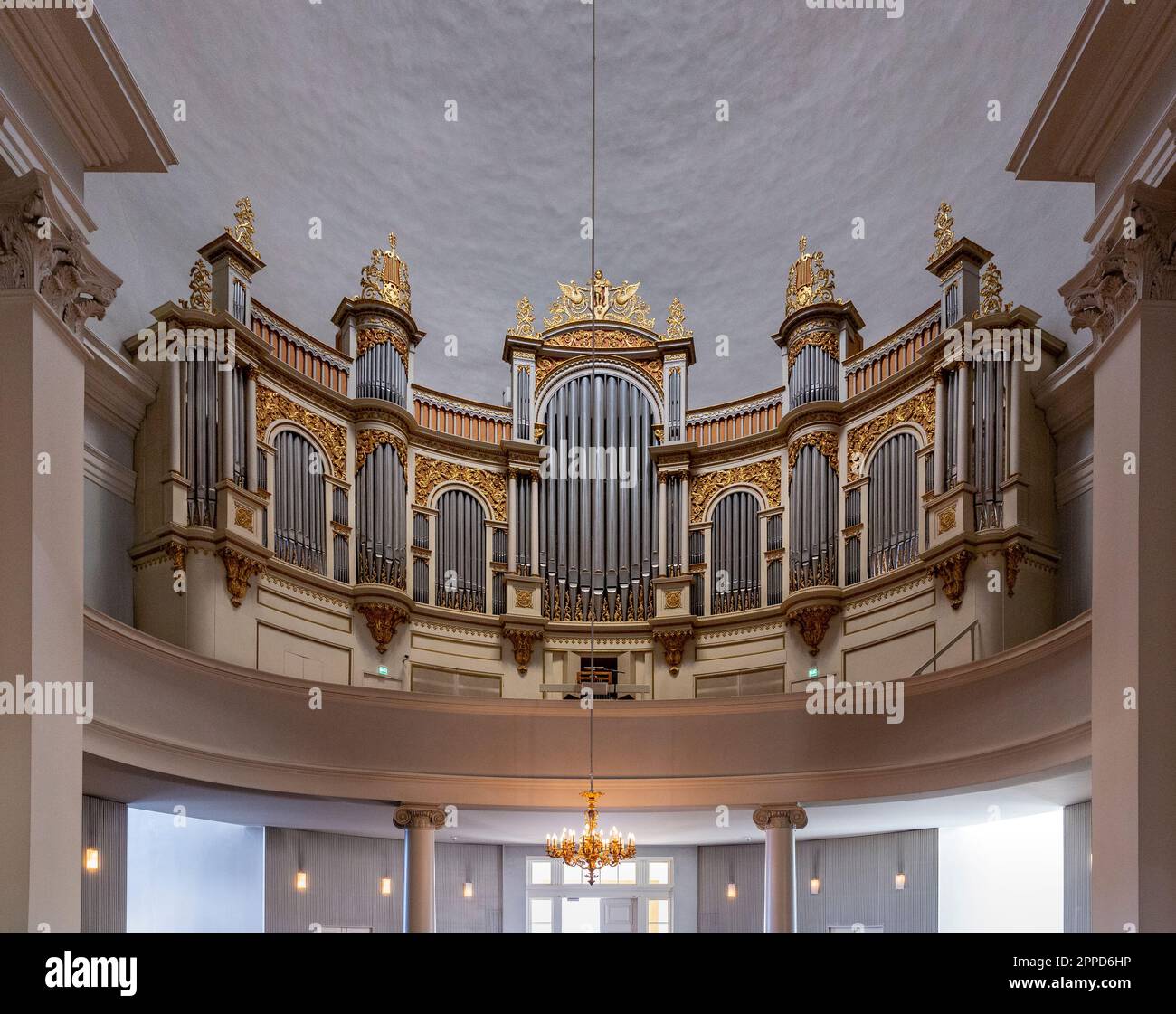 Organo a tubo all'interno della Cattedrale evangelica luterana finlandese della diocesi di Helsinki, Finlandia. Foto Stock