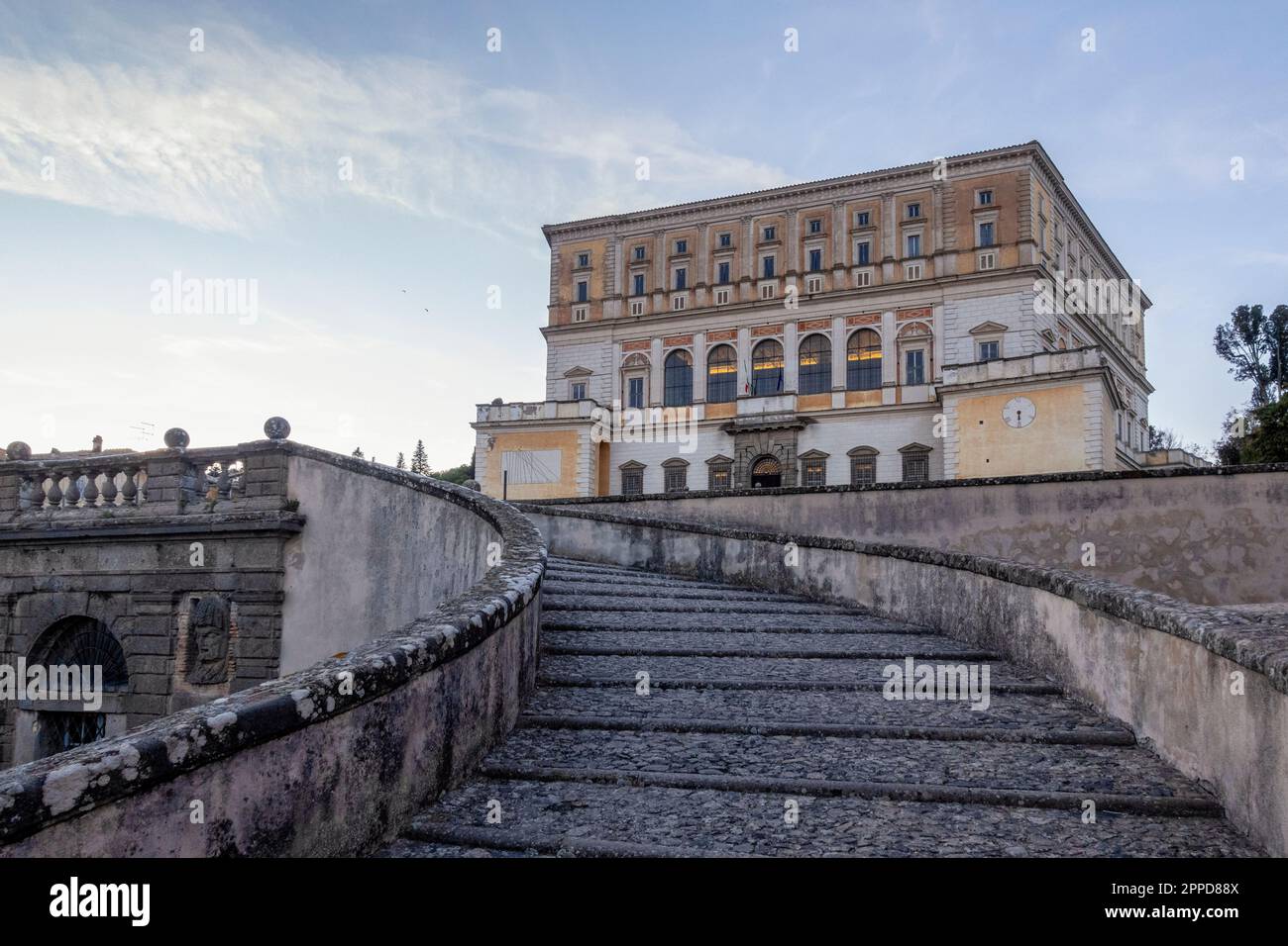 Italia, Lazio, Caprarola, scalinata di fronte a Villa Farnese Foto Stock