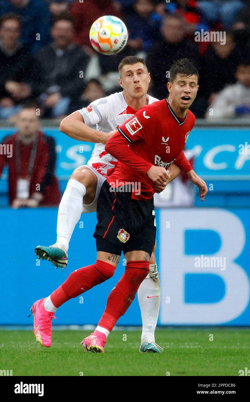 Leverkusen, Deutschland, Germania 1. Fussball Bundesliga, 29. Spieltag, Matchday 29 Bayer 04 Leverkusen : RB Leipzig 2-0 23. 04. 2023 in der Bay-Arena in Leverkusen Willi ORBAN (RBL) -L- und Adam HLOZEK (LEV) -R- Photo: Norbert Schmidt, Duesseldorf Foto Stock