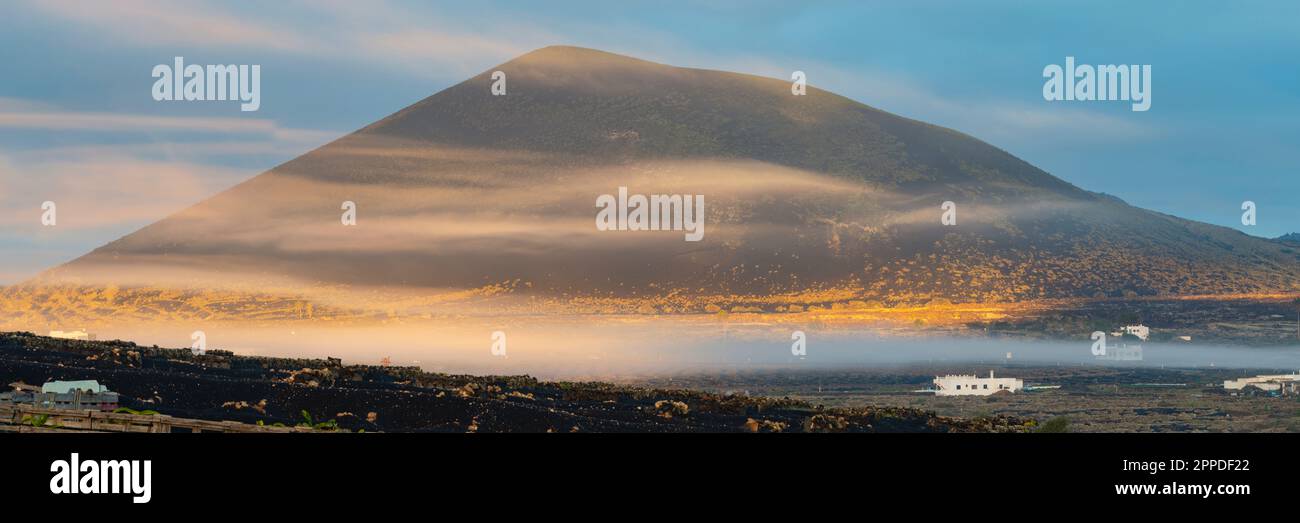 Spagna, Isole Canarie, Montana Negra al crepuscolo Foto Stock