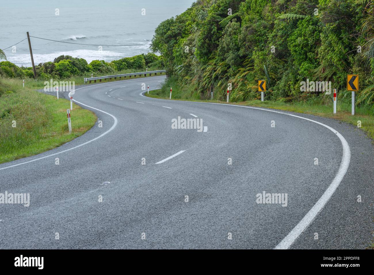 Nuova Zelanda, Isola del Sud Nuova Zelanda, tratto tortuoso dell'autostrada statale 6 Foto Stock