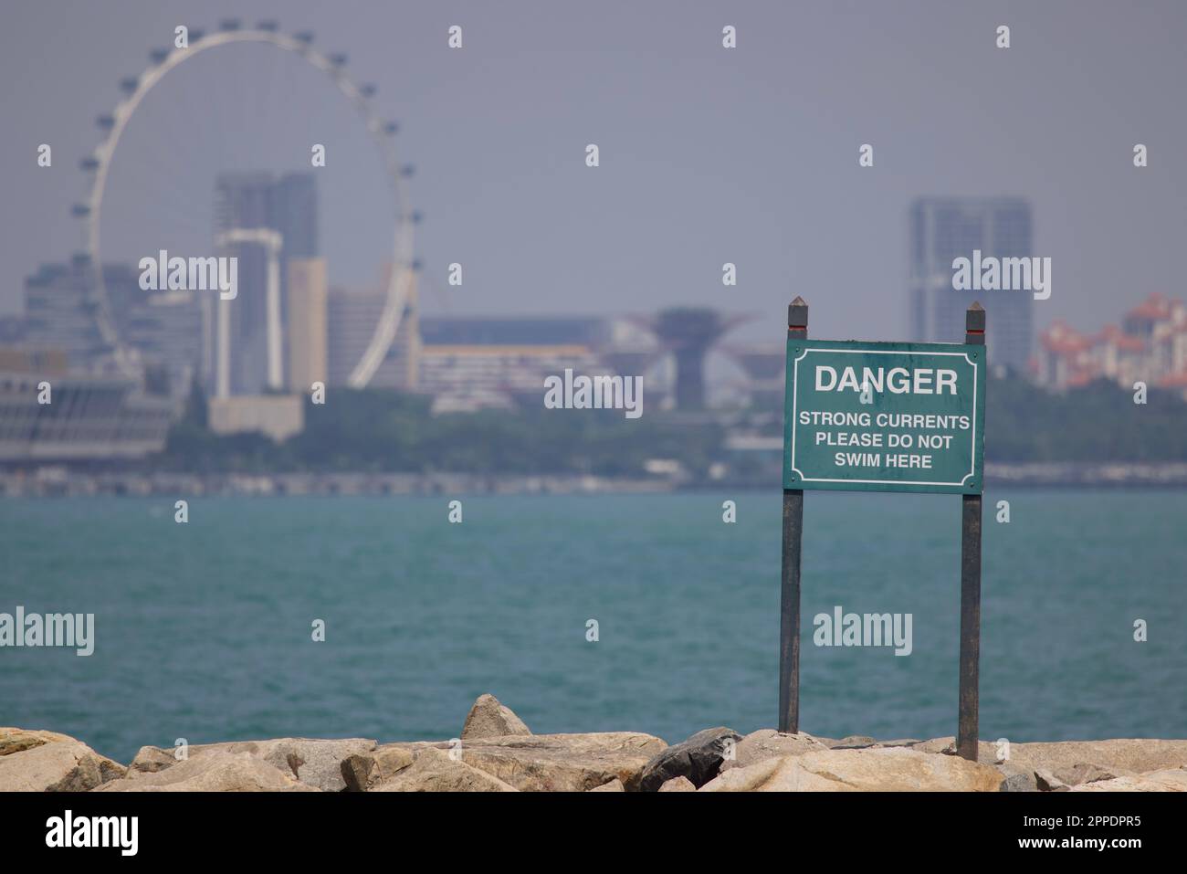 Vista della Singapore continentale dall'Isola di Kusu Foto Stock