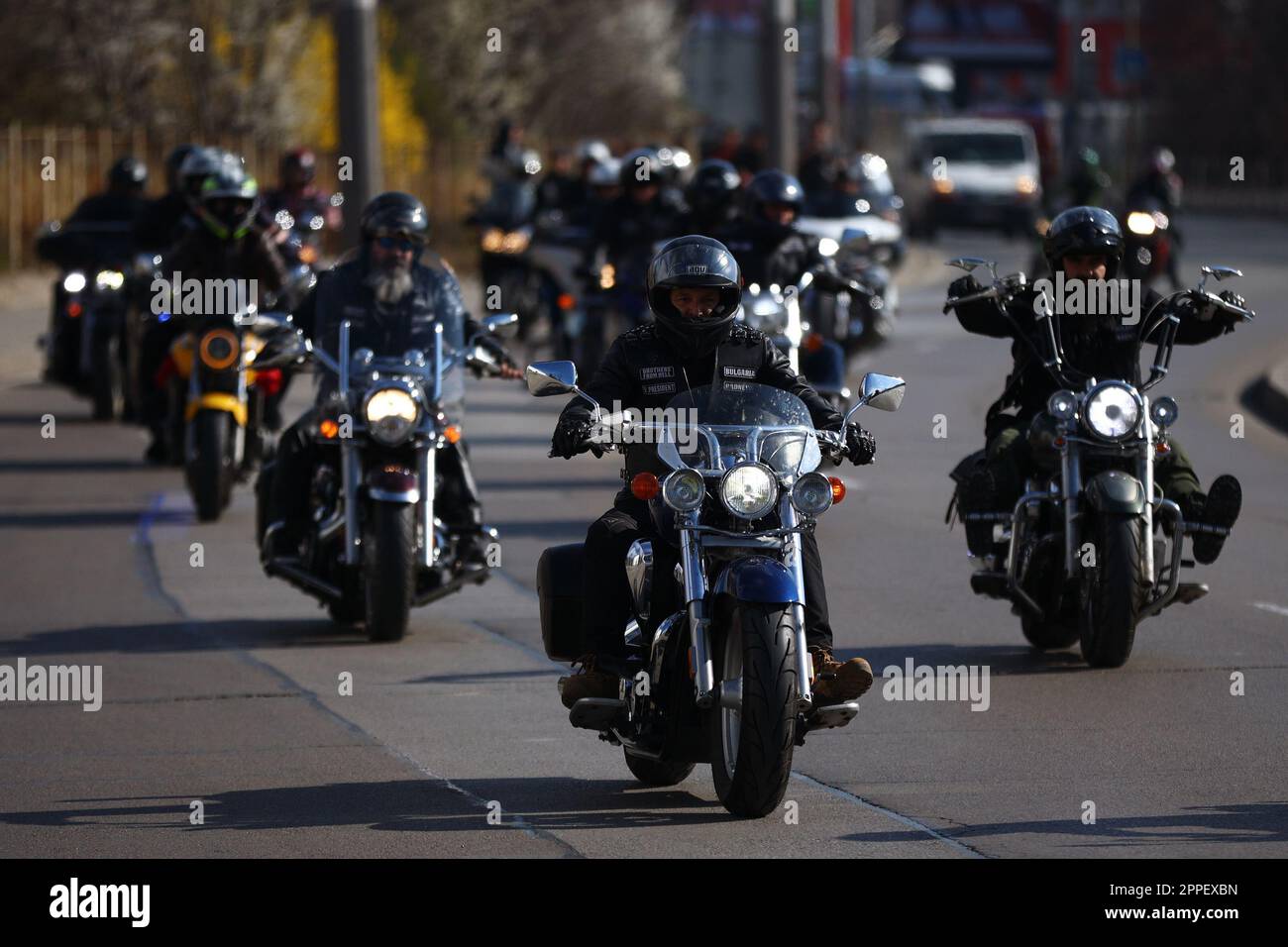 Sofia, Bulgaria - 25 marzo, 2023: I motociclisti guidano le moto per le strade di Sofia durante l'evento di apertura stagionale. Foto Stock