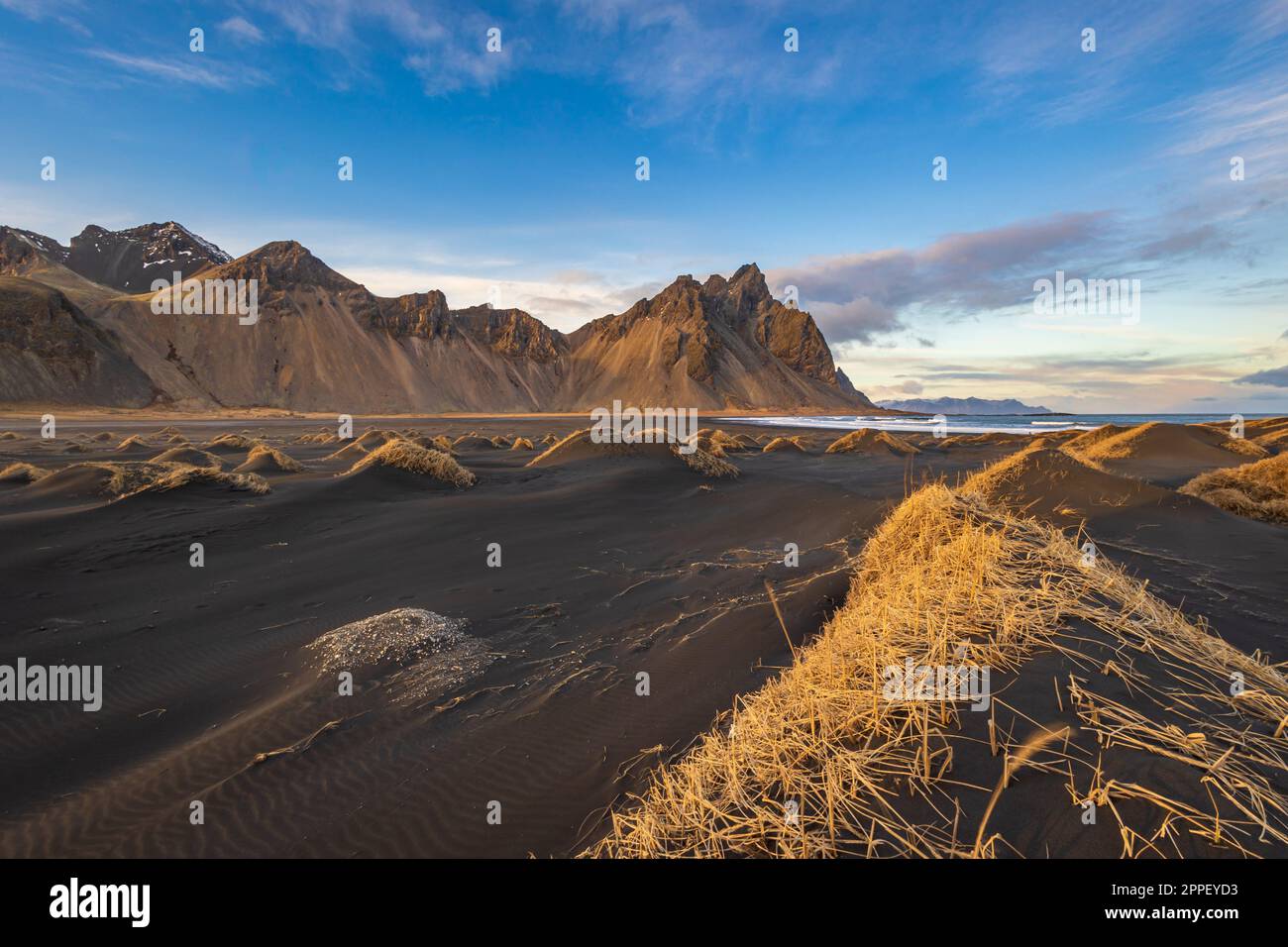 Stokksnes rappresenta un luogo perfetto per fotografi e amanti della natura Foto Stock