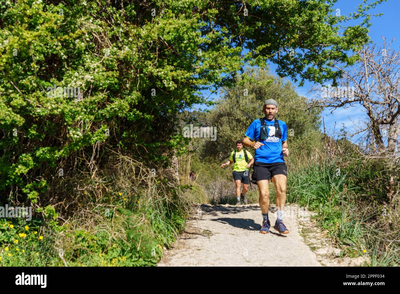 Corridori che scendono il percorso dell'eremo di Maristela, Son Ferra, Esporles, Maiorca, Isole Baleari, Spagna Foto Stock