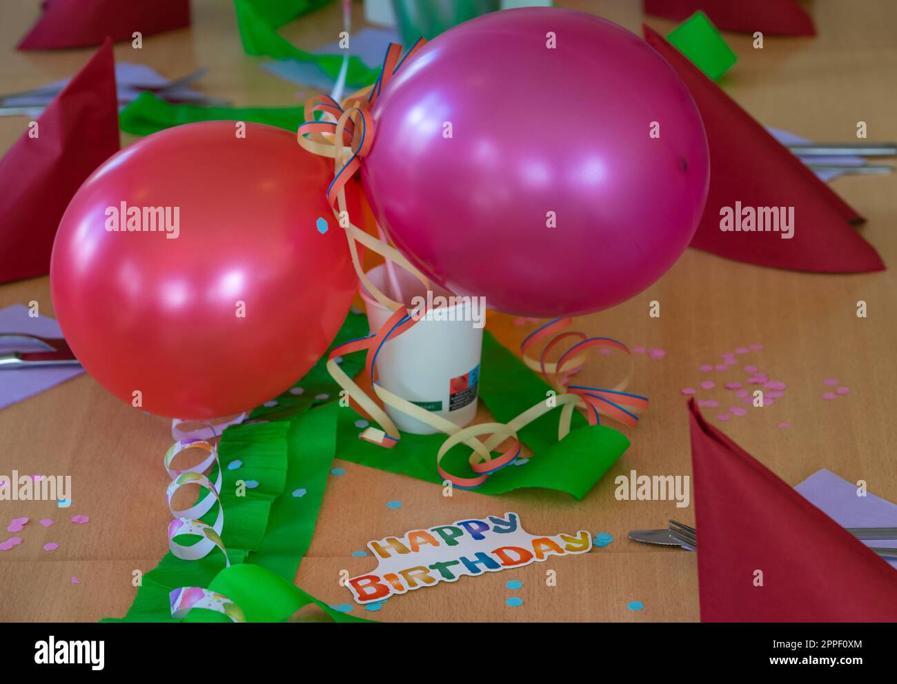 Kit Decorazioni Compleanno Rosa E Oro – Palloncini, Festone, Tovaglia E Coriandoli Per Festa Ragazza