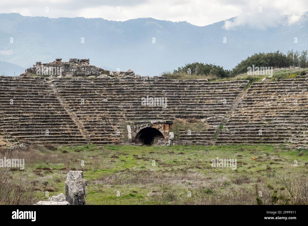 Geyre, Turchia. 06th Mar, 2023. Lo Stadio di Afrodisias, in Turchia, è una struttura notevole e ben conservata che risale all'epoca romana. Con una capienza di 30.000 persone, è stato uno degli stadi più grandi del mondo antico e ha svolto un ruolo vitale nella vita sportiva e culturale della città. (Foto di Shawn Goldberg/SOPA Images/Sipa USA) Credit: Sipa USA/Alamy Live News Foto Stock