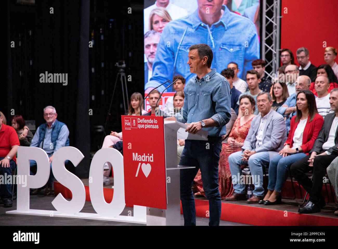 Pedro Sanchez. Juan Lobato. Javier Ayala. Atto massiccio del PSOE con il sindaco, candidato per la Comunità di Madrid e presidente della Spagna Foto Stock