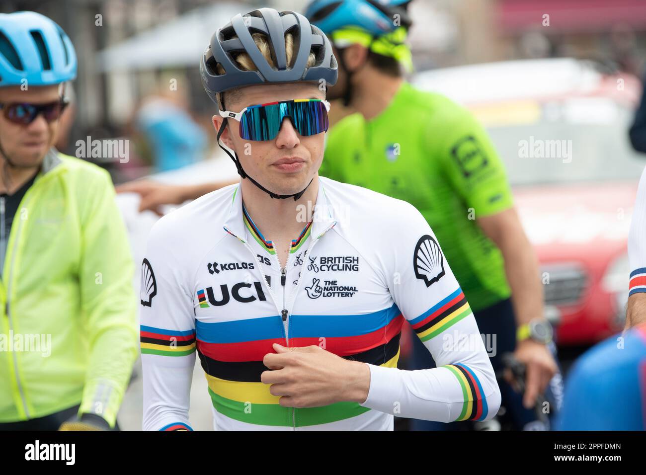 Finley Graham, campione del mondo maschile della categoria C3, al via. Coppa del mondo UCI Road Race, Day 2, Maniago, Italia. 23rd Apr, 2023. Credit: Casey B. Gibson/Alamy Live News Foto Stock