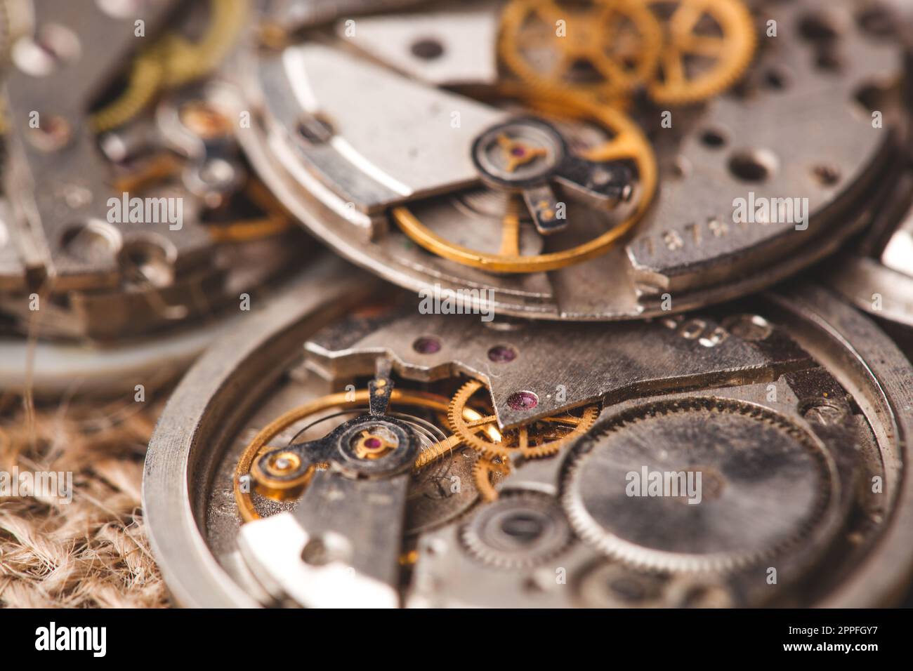 Orologio meccanico vecchio orologio a orologeria. Primo piano, scatto macro Foto Stock