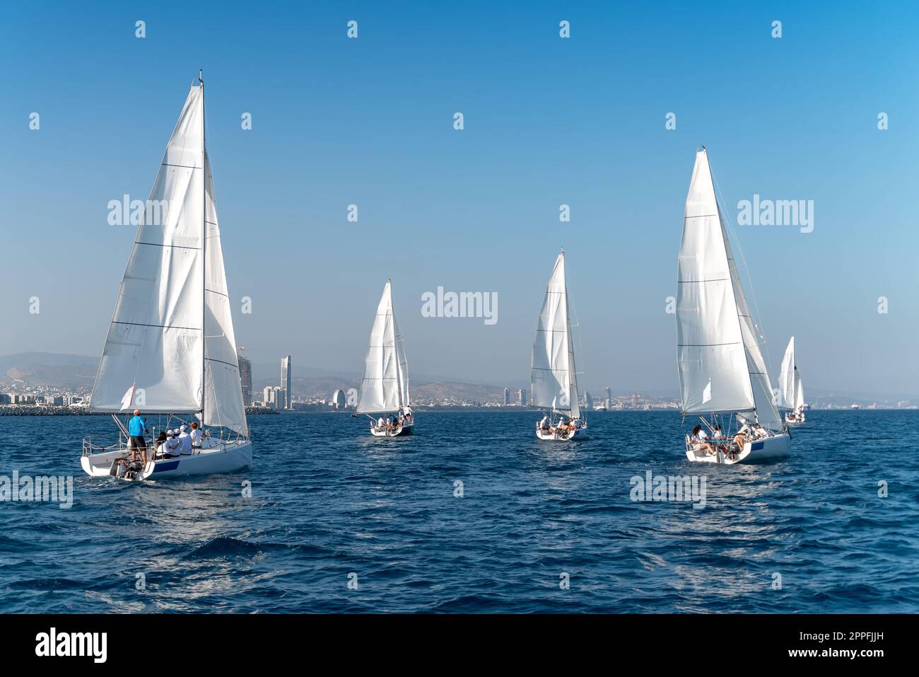 Gara di yacht a vela. Sport nautici. Limassol, Cipro Foto Stock