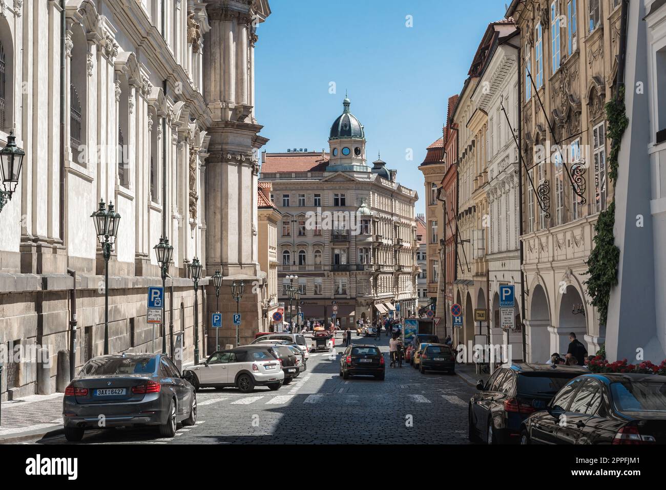 Praga, Repubblica Ceca - 18 maggio 2019: Vista di Piazza Malostranske (quartiere minore) Foto Stock