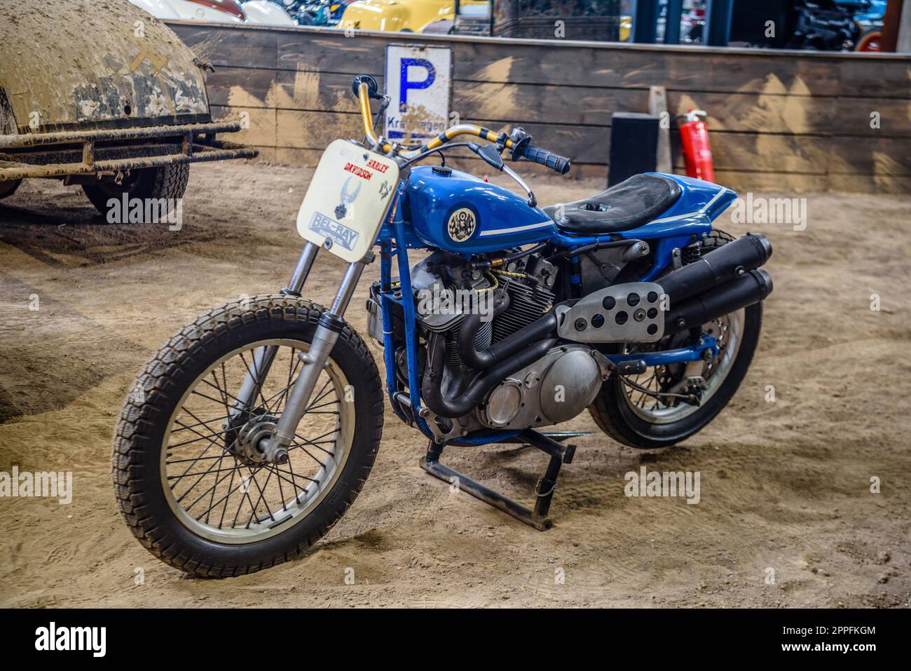 SINSHEIM, GERMANIA - mai 2022: Moto blu Harley-Davidson XR 750 1980 100ps Foto Stock