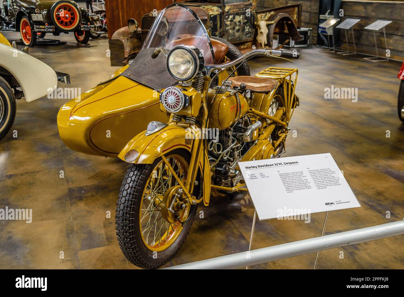 SINSHEIM, GERMANIA - mai 2022: Moto sidecar giallo Harley Davidson V VL Gespann 1931 28ps Foto Stock