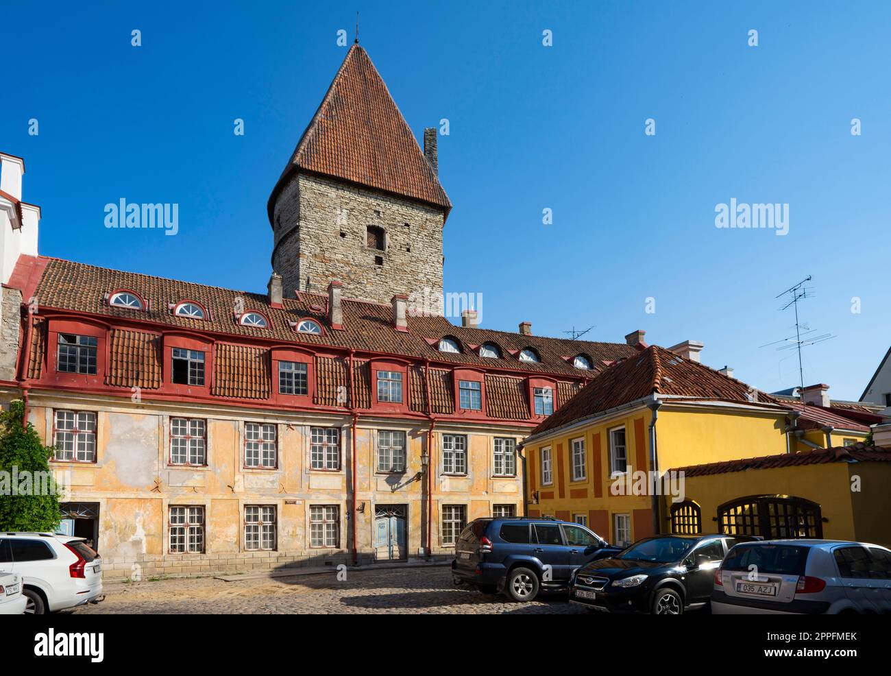 Piccola piazza a Tallinn, Estonia Foto Stock