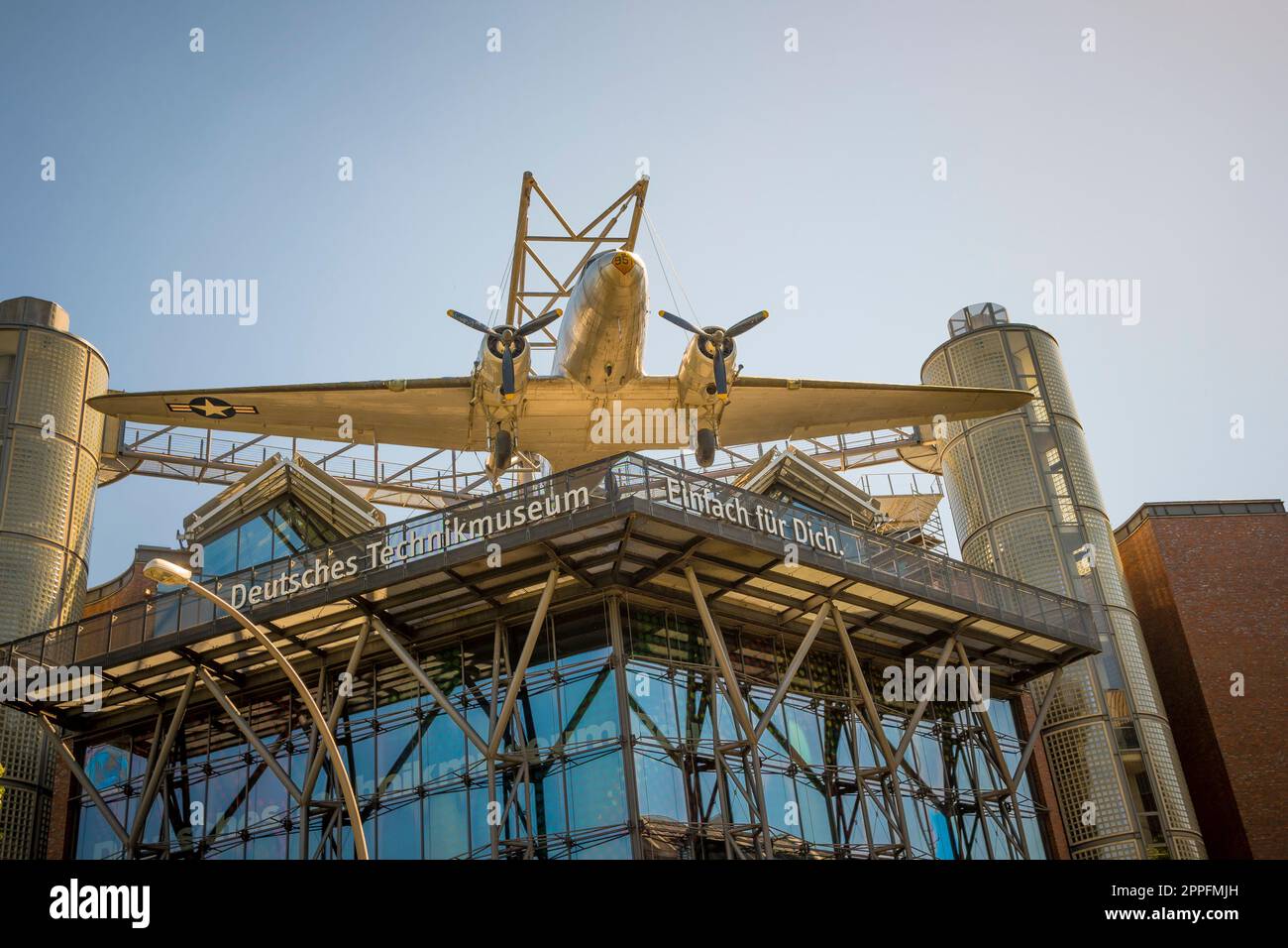 Vista sull'ingresso del Deutsches Technikmuseum (Museo tedesco della tecnologia) a Berlino Foto Stock