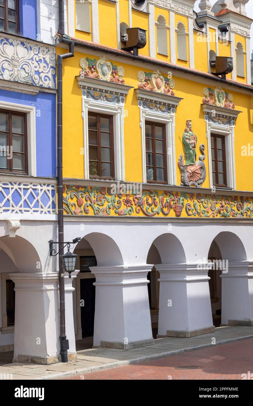 Case medievali armene, colorato edificio manierista-barocco nel centro storico di Zamosc, Polonia Foto Stock