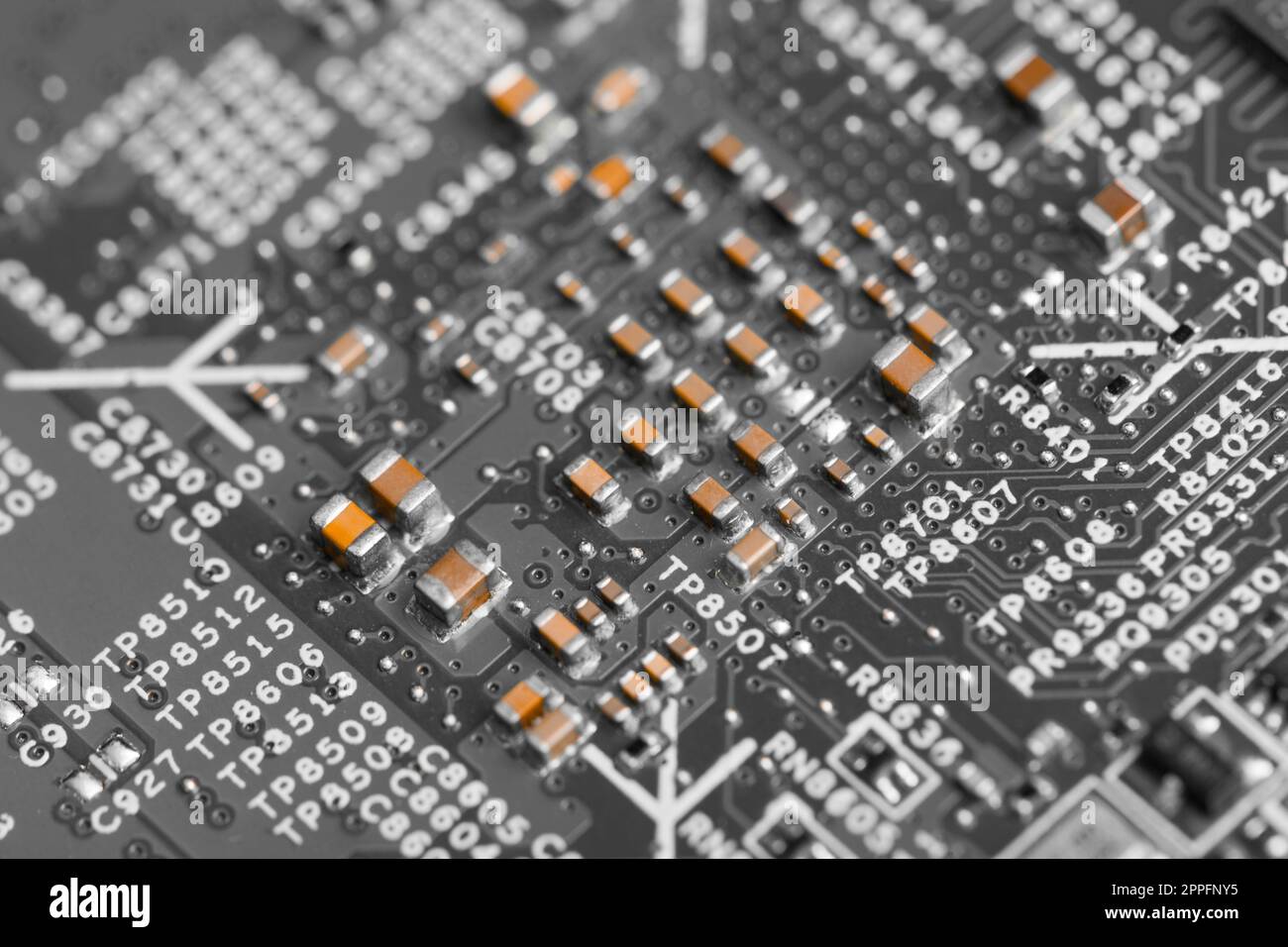 Primo piano dei componenti elettronici sulla scheda madre, chip del microprocessore Foto Stock