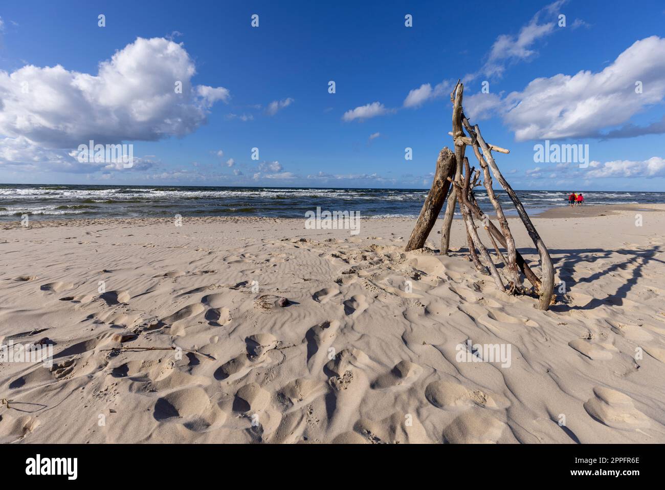 Paesaggio costiero, acque schiumose del Mar Baltico, Miedzyzdroje, Polonia Foto Stock