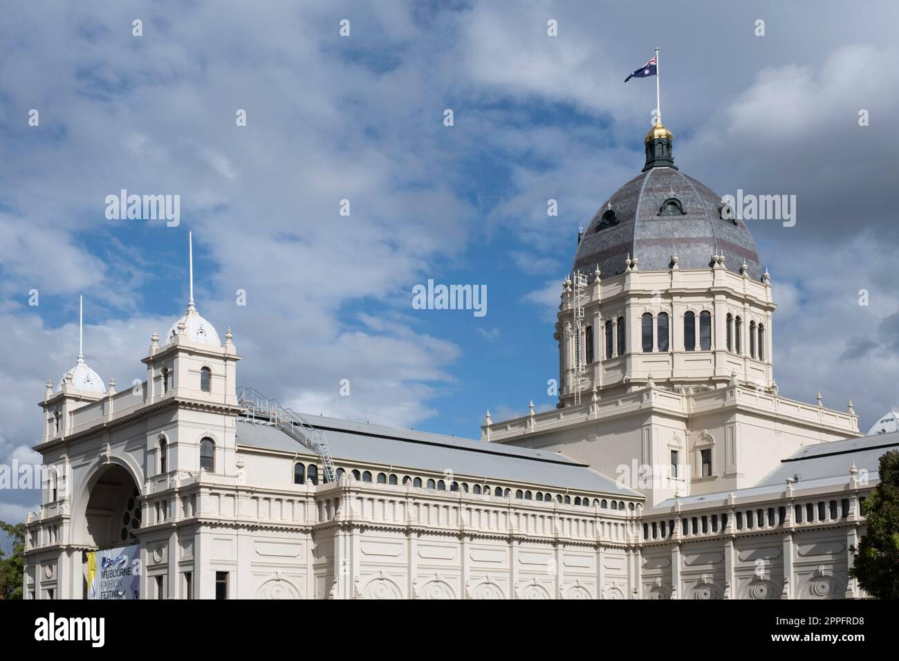 Royal Exhibition Building dietro i Carlton Gardens a Melbourne, Victoria, Australia Foto Stock