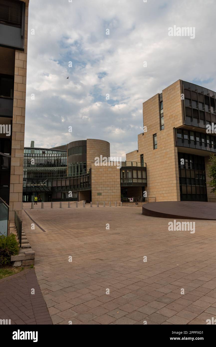 DÃ¼sseldorf, Germania 07 20 2022: Landtag DÃ¼sseldorf, capitale parlamentare della renania settentrionale-vestfalia, mostra la sala congressi del governo democratico locale nell'architettura futuristica per la politica in nrw Foto Stock