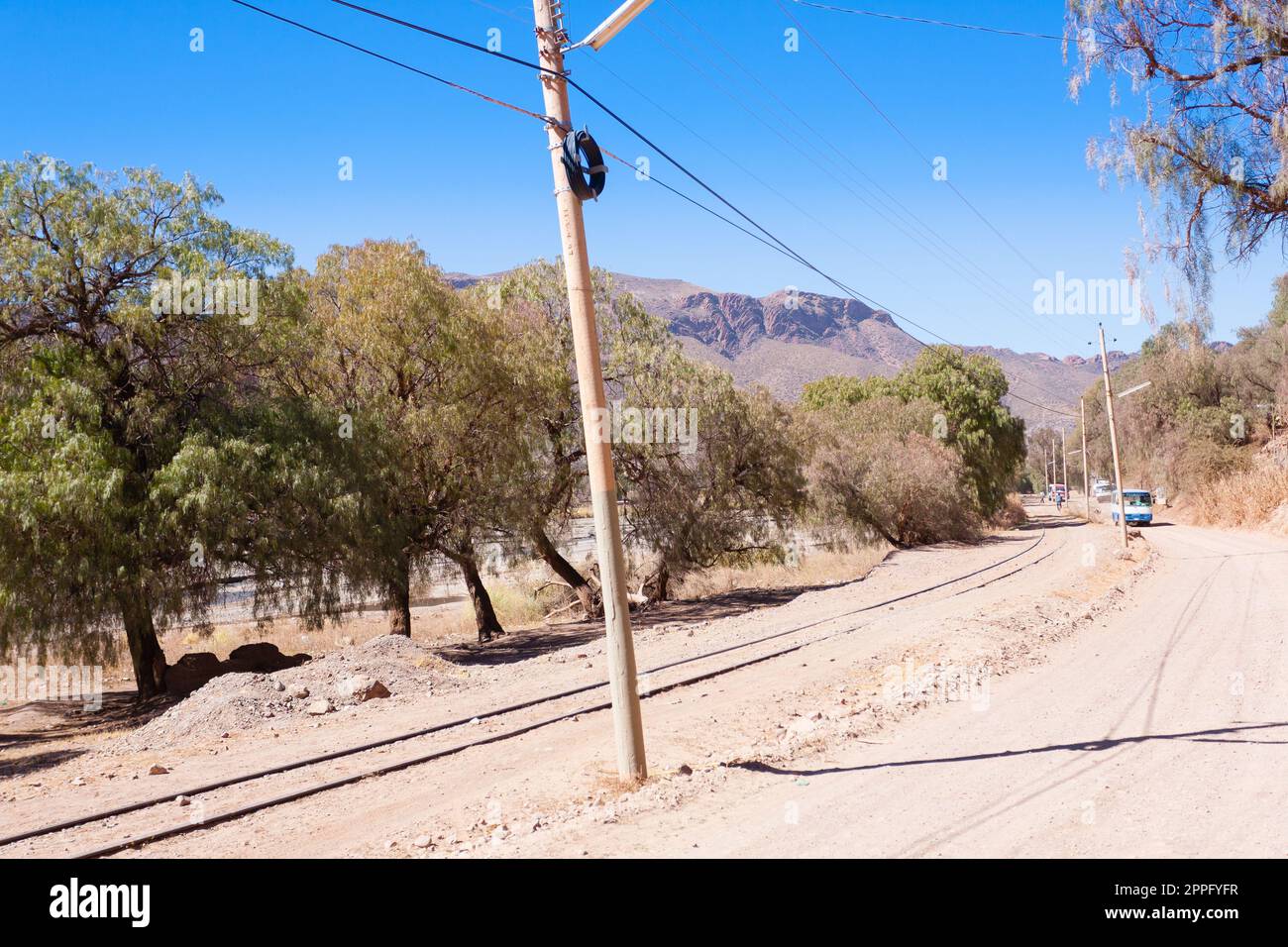 Strada sterrata vista da Palmira, Bolivia Foto Stock