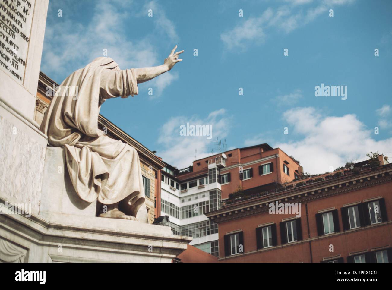Italia, Roma, centro città, sculture e statuto. Foto Stock