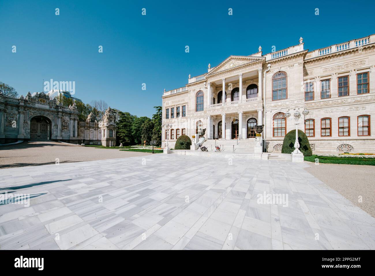 Vista del palazzo reale di Dolme Bahce a Istanbul, Turchia Foto Stock
