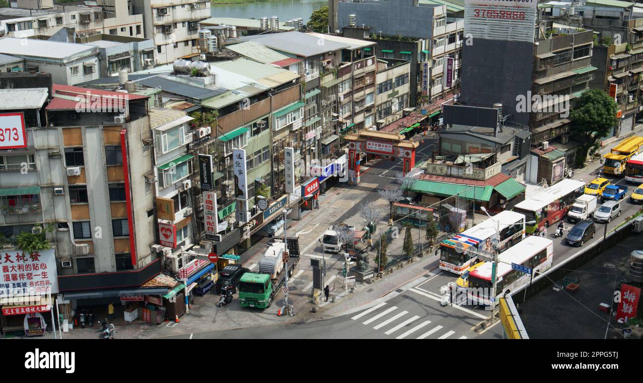 Taipei, Taiwan 15 marzo 2022 Vista dall'alto del mercato di strada di Raohe Street nella città di Taipei Foto Stock