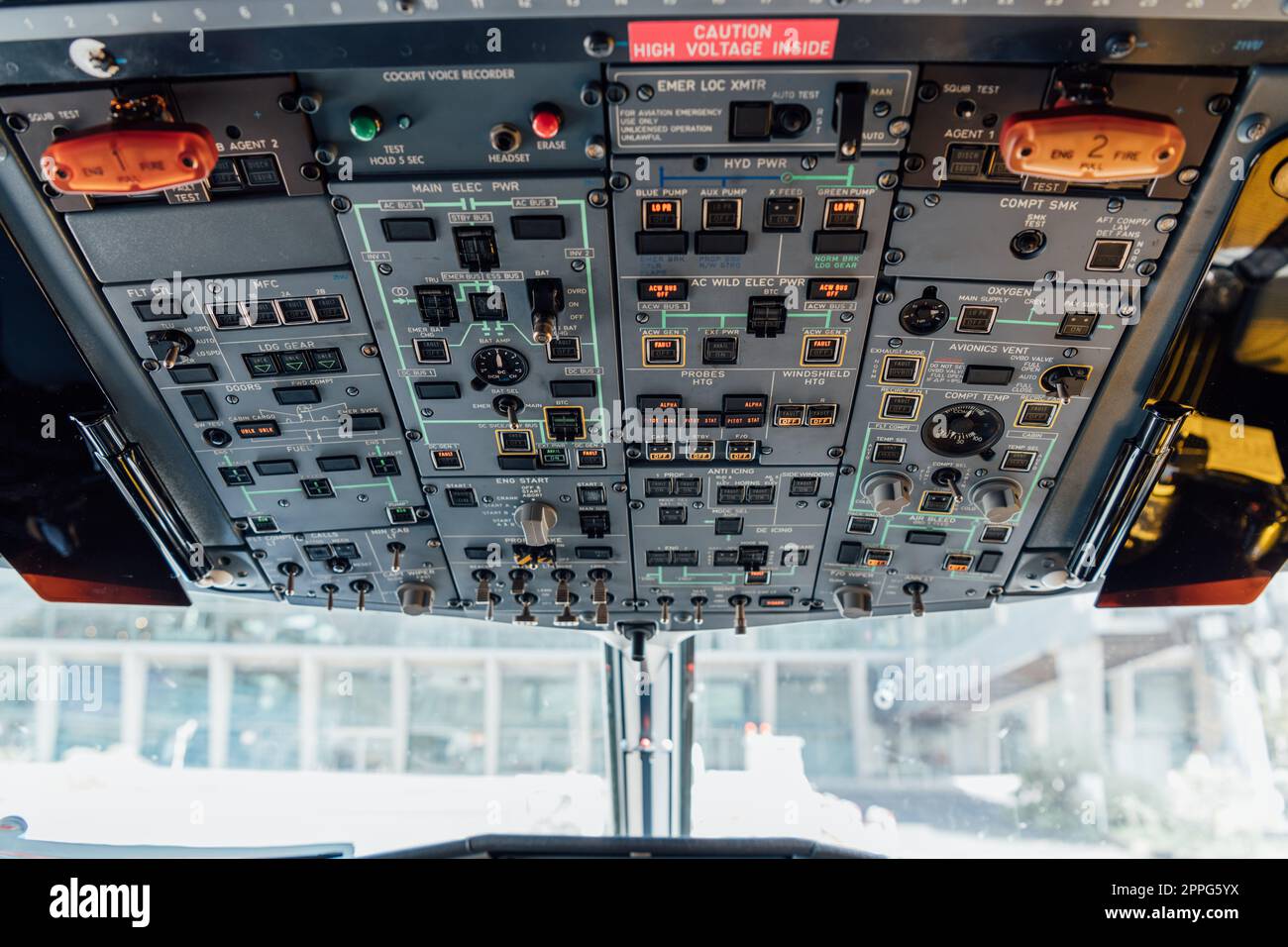 Pannello di controllo sospeso di un aeromobile. Vista sul cockpit Foto Stock