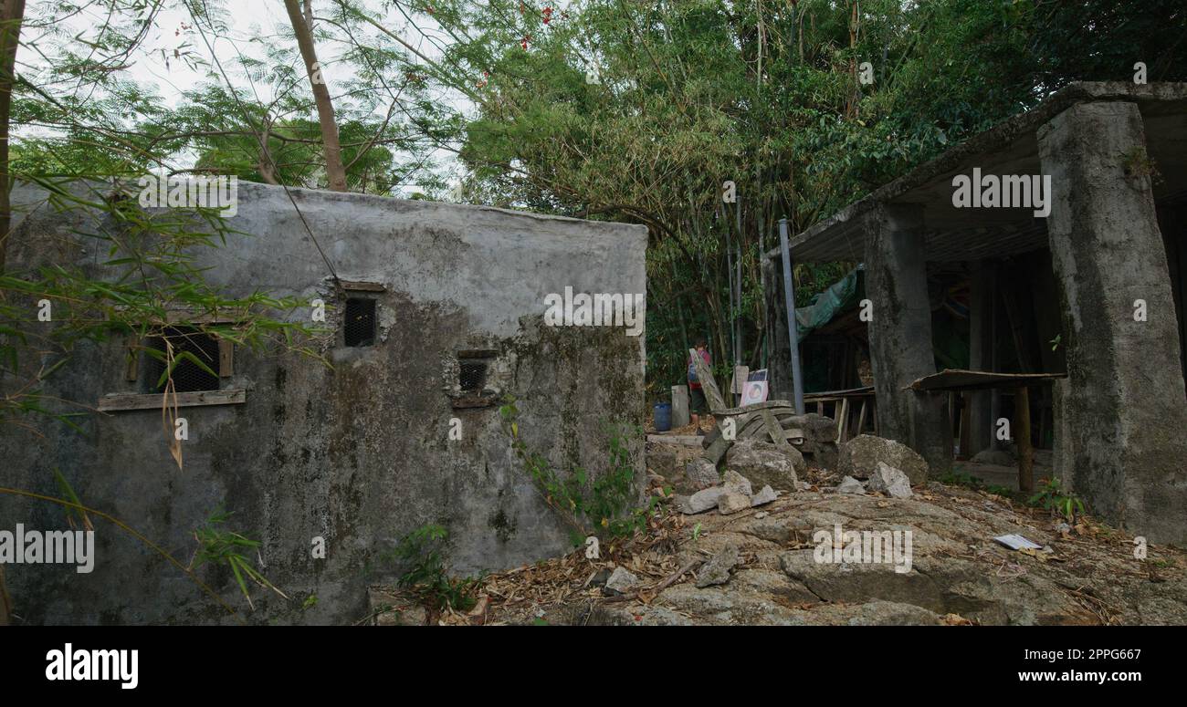 Po Toi Island, Hong Kong 01 giugno 2021: Casa abbandonata in campagna Foto Stock