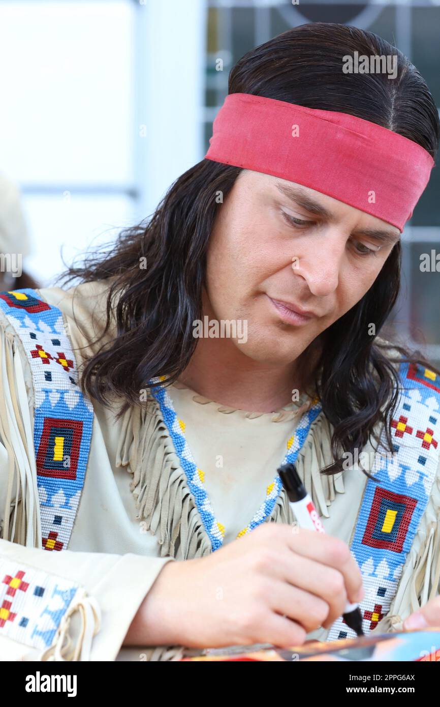 Alexander Klaws, sessione autografa del Karl May Festival, zona pedonale, Bad Segeberg, 06.08.2022 Foto Stock