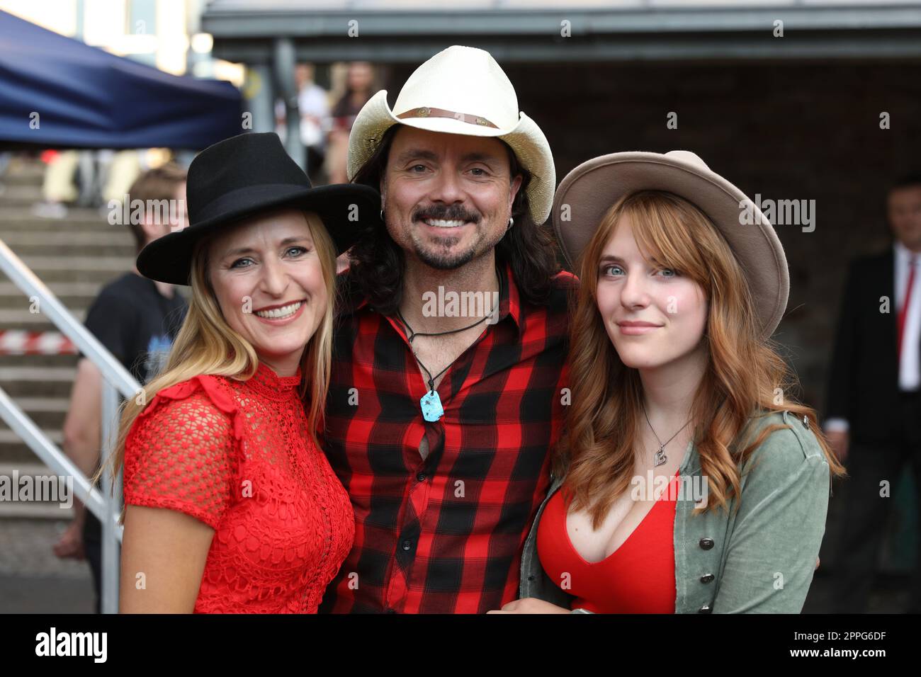 Più di parole con Stefanie Hertel, Lanny Lanner, Johanna Mross, Sonnenklar.TV Schlager trifft Pop, Margarethenhoehe, Essen, 06.08.2022 Foto Stock