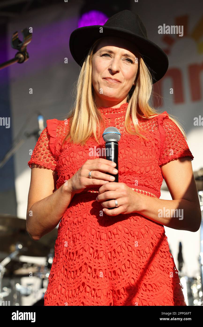 Più di parole con Stefanie Hertel,Sonnenklar.TV Schlager trifft Pop,Margarethenhoehe,Essen,06.08.2022 Foto Stock