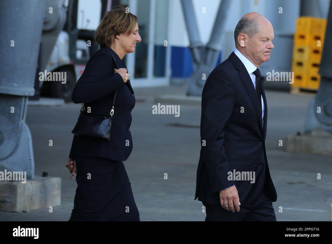 OLAF Scholz e Britta Ernst, Funeral Uwe Seeler, Volkasparkstadion, 10.08.2022 Foto Stock