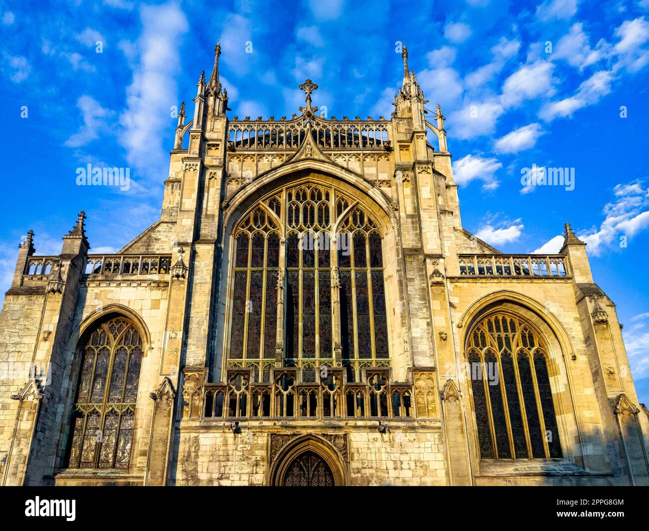 Gloucester Cathedral, formalmente la Cattedrale di San Pietro e la Santissima e indivisibile Trinità a Gloucester, Gloucestershire, Regno Unito Foto Stock