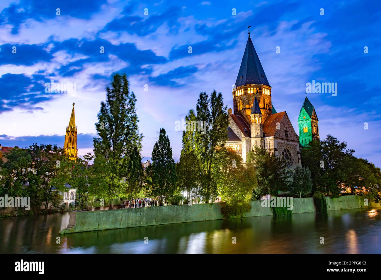 L'architettura della città vecchia di Metz sul fiume Mosella, Francia Foto Stock