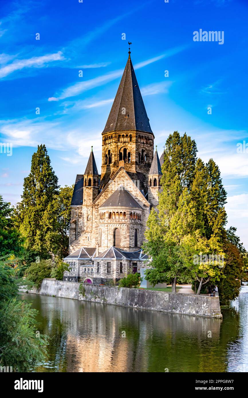 L'architettura della città vecchia di Metz sul fiume Mosella, Francia Foto Stock