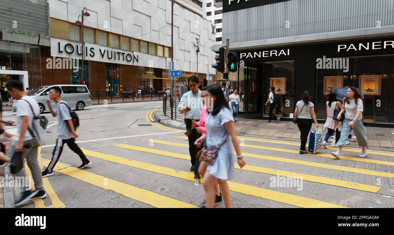 Tsim Sha Tsui, Hong Kong, 07 settembre 2019: Hong Kong città, la gente attraversare la strada Foto Stock