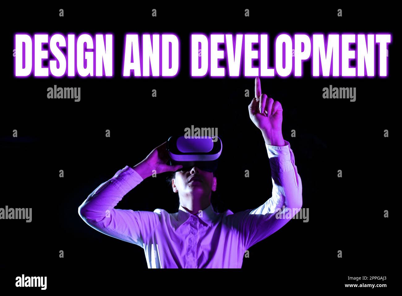 Ispirazione che mostra il segno Design e sviluppo. Concetto Internet che definisce le specifiche di prodotti e servizi Foto Stock