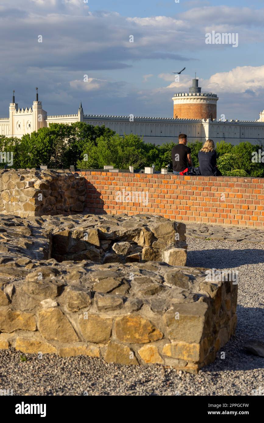 Resti della chiesa medievale di San Michele Arcangelo nella Piazza della Parrocchia Vecchia, Lublino, Polonia Foto Stock