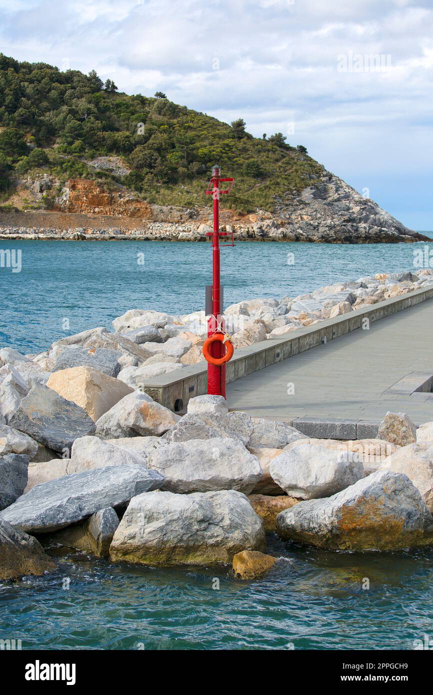 Vista sul lungomare in una piccola cittadina di mare, Riviera di Levante, Porto Venere, cinque Terre, Italia Foto Stock