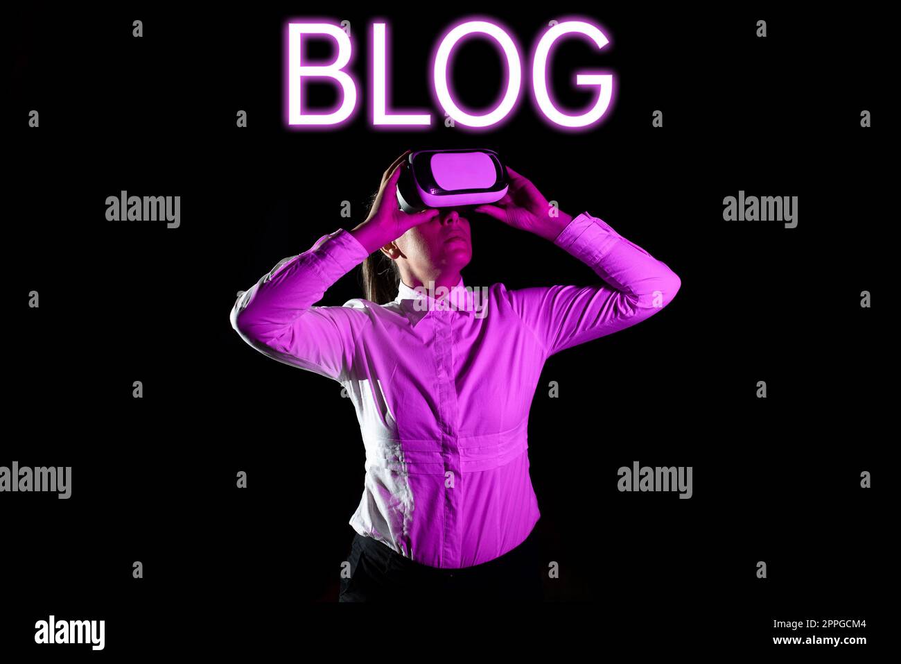 Blog di testo di scrittura a mano. Vetrina di affari Una pagina Web regolarmente aggiornata del Web site scritta in stile conversazionale Foto Stock