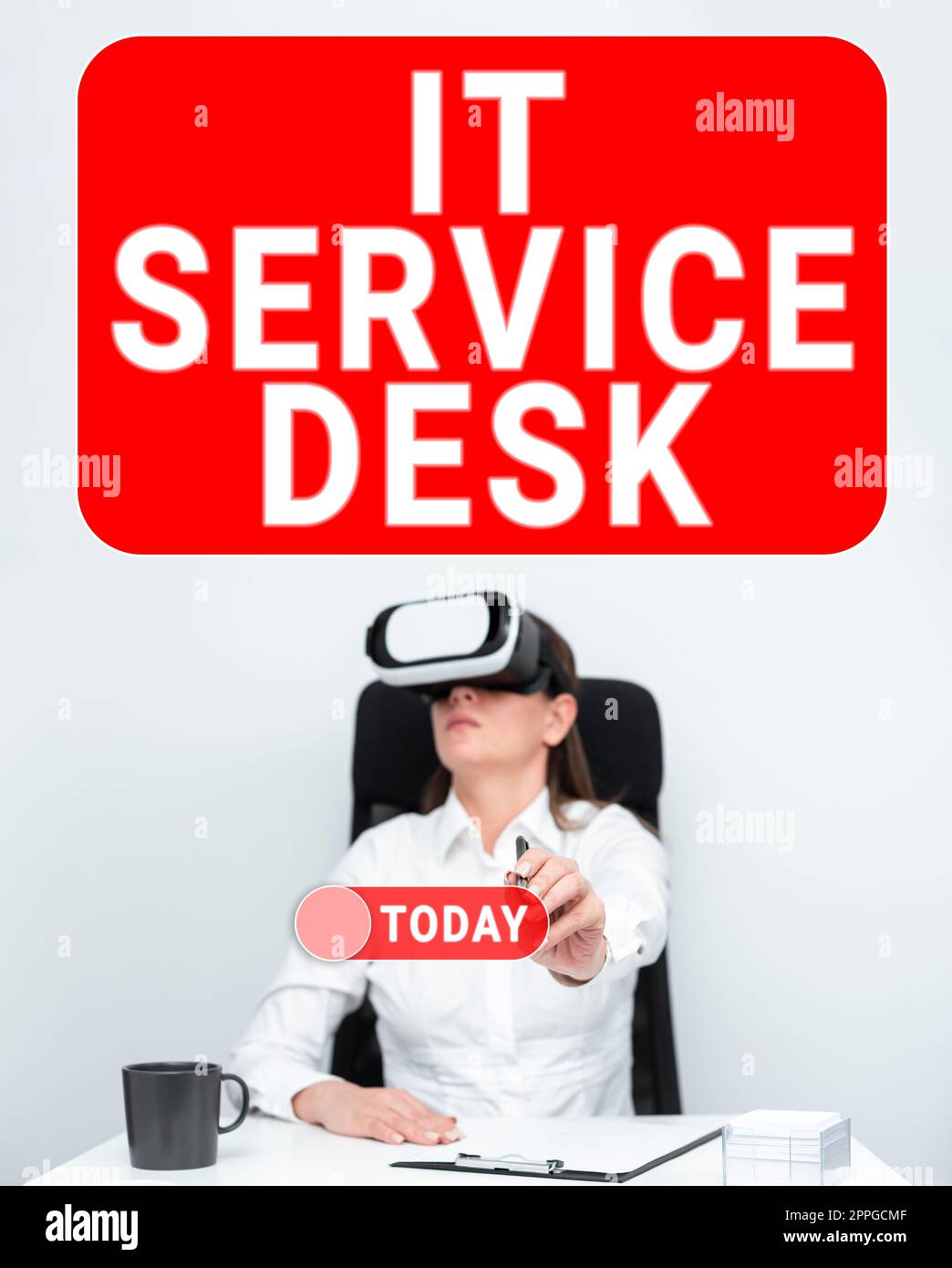 Firma scritta a mano IT Service Desk. Parola scritta sul centro di assistenza online del supporto tecnologico Foto Stock