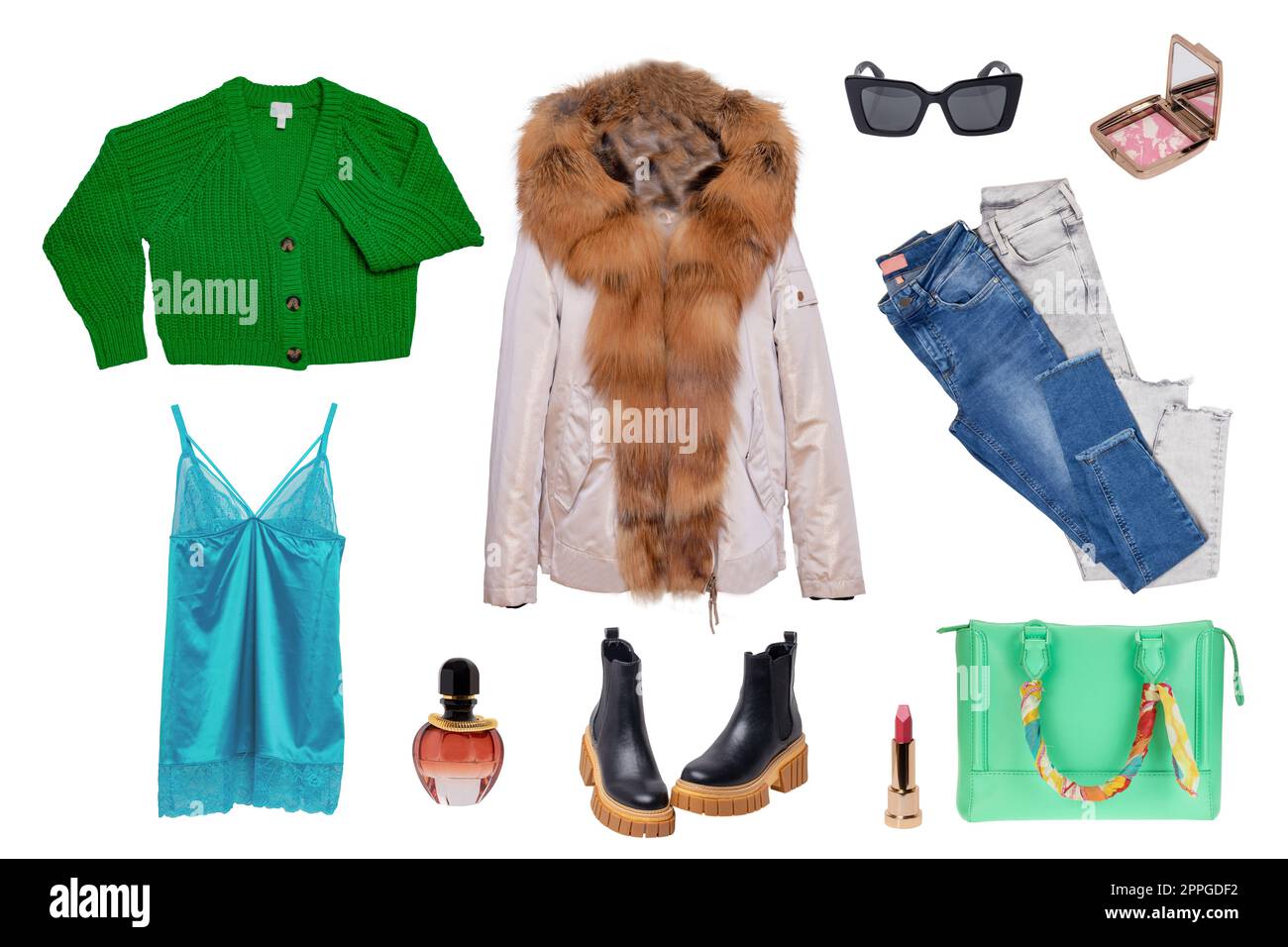 Abbigliamento donna collage. Set di una giacca invernale elegante e lussuosa con pelliccia, jeans, stivali chelsea, cardigan, abito o abito da notte, borsa e altri accessori. Moda invernale. Isolato. Foto Stock