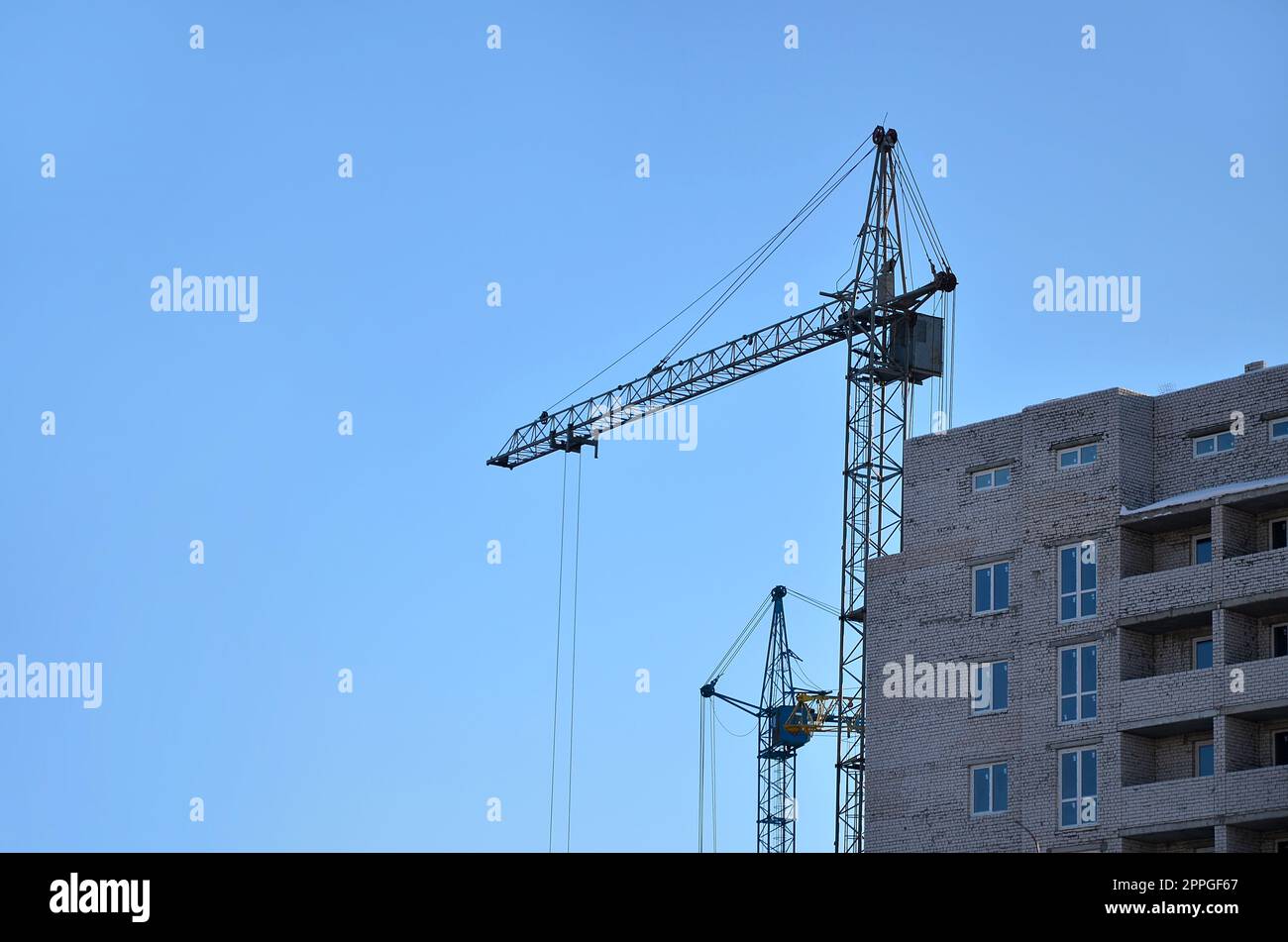 Edificio in costruzione con gru Foto Stock