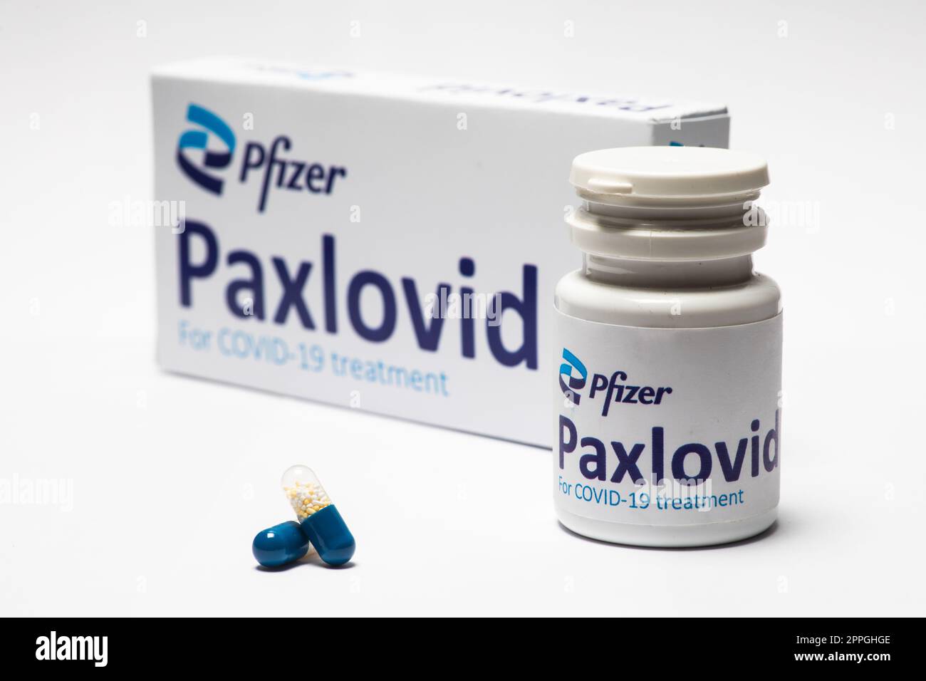 Pillola antivirale orale Paxlovid sviluppata da Pfizer Foto Stock